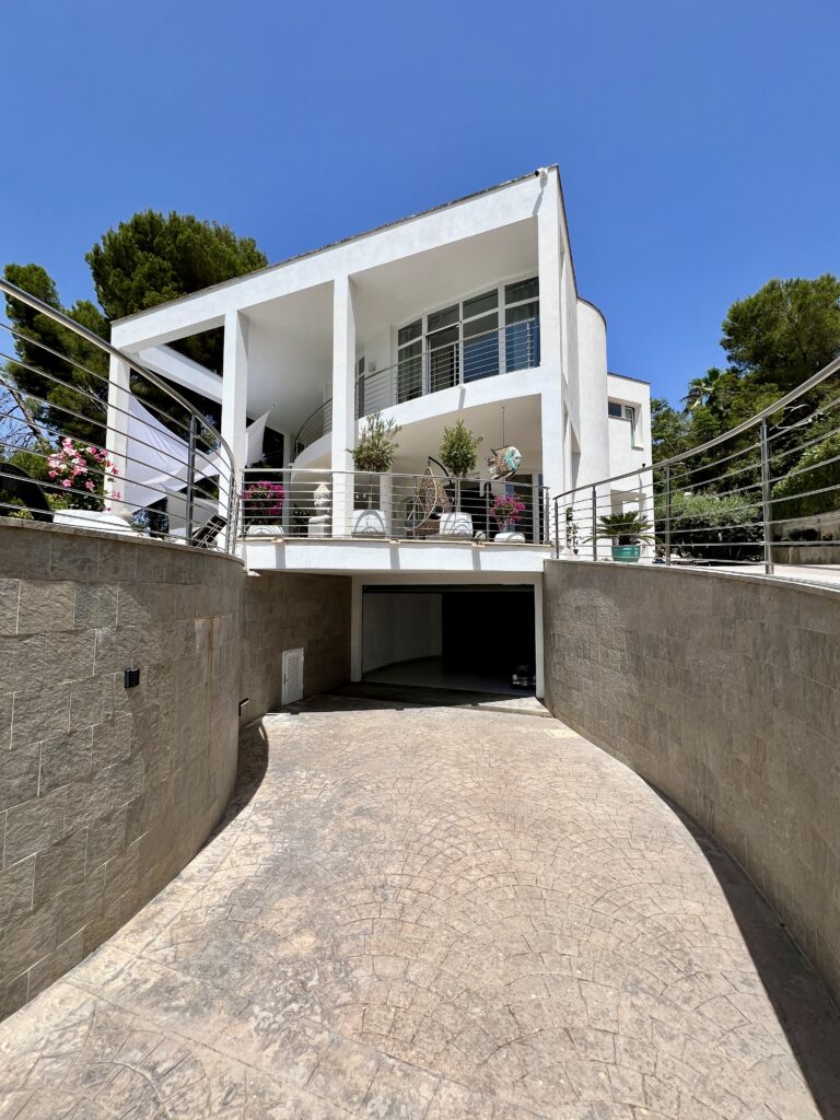 Moderne Villa in Cala Bona
